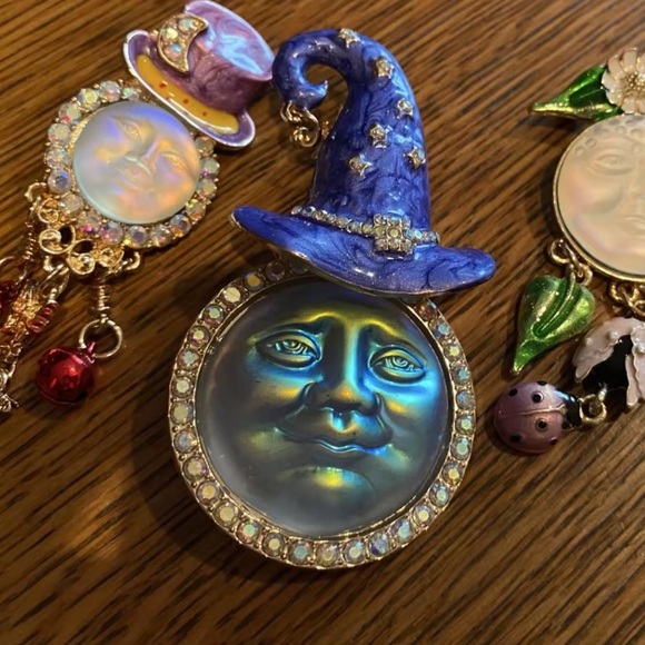 Betsey Johnson Blue Moon Wizard Brooch - Picture 11 of 11